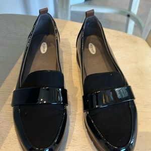 Dr. Scholls black platform-ish loafers